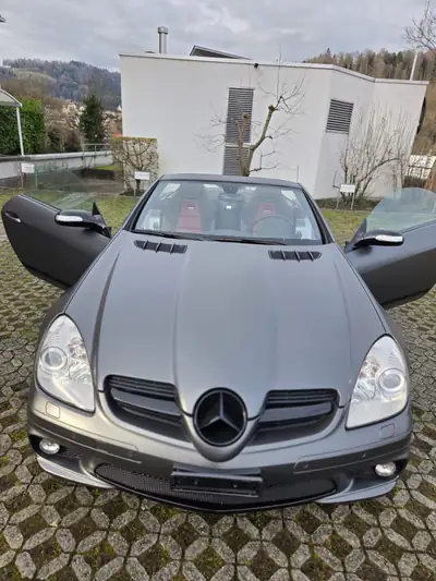 Mercedes-Benz SLK 55 AMG — Roadster haute performance, 360 ch de pure émotion — Miniatura 8