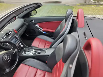 Mercedes-Benz SLK 55 AMG — Roadster haute performance, 360 ch de pure émotion — Miniatura 9