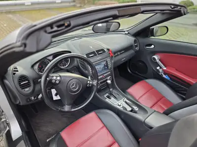 Mercedes-Benz SLK 55 AMG — Roadster haute performance, 360 ch de pure émotion — Miniatura 12