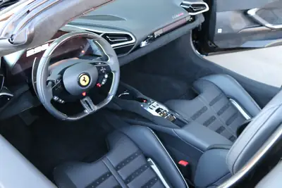 Ferrari 296 GTS Spider 2025 — Hybride rechargeable 830 ch, livrée neuve en Suisse — Thumbnail 8
