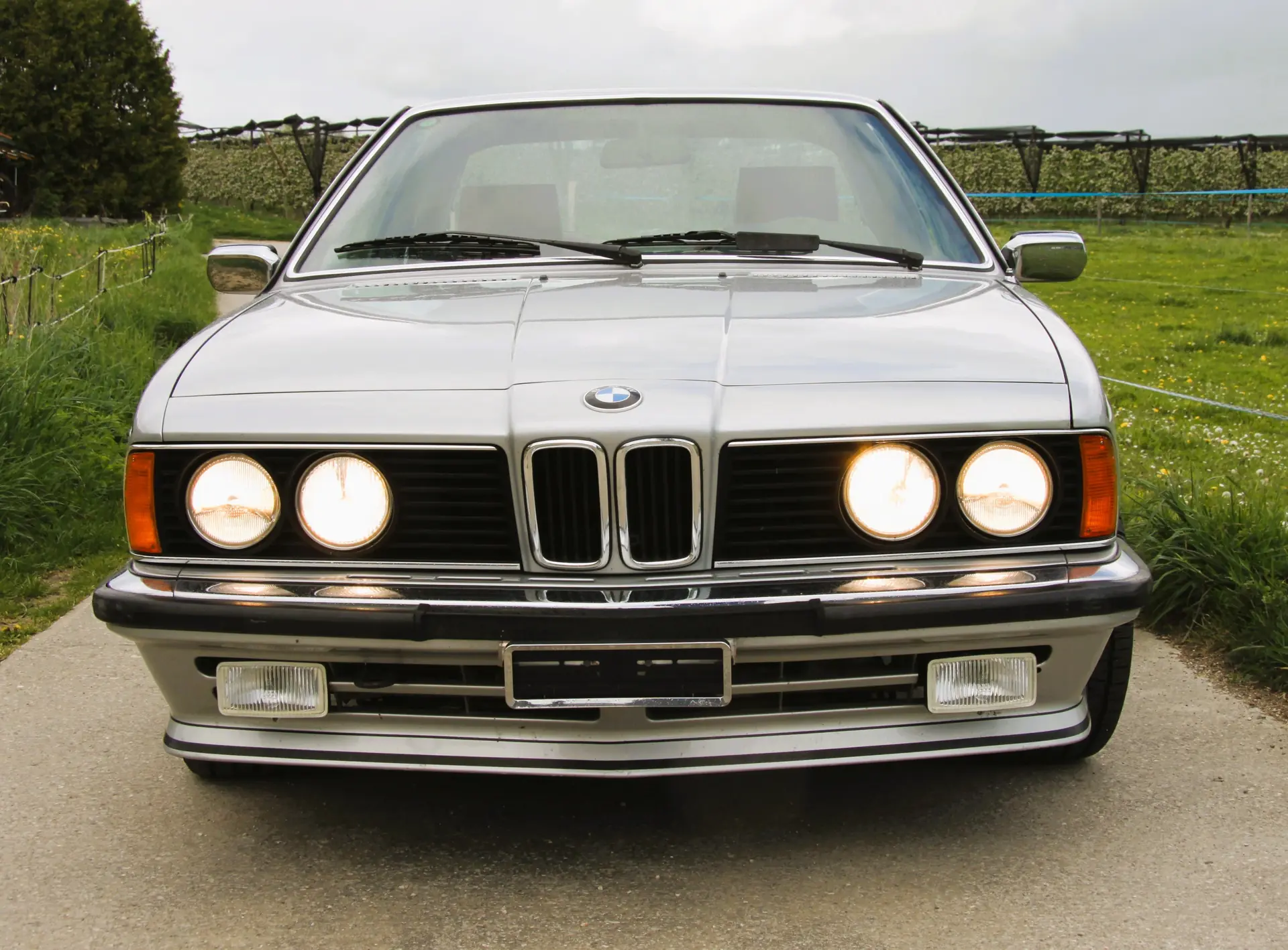 BMW 635 CSi 1982 — Coupé de prestige, 218 ch et seulement 56'000 km — vista esterna