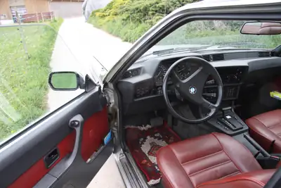 BMW 635 CSi 1982 — Coupé de prestige, 218 ch et seulement 56'000 km — cruscotto