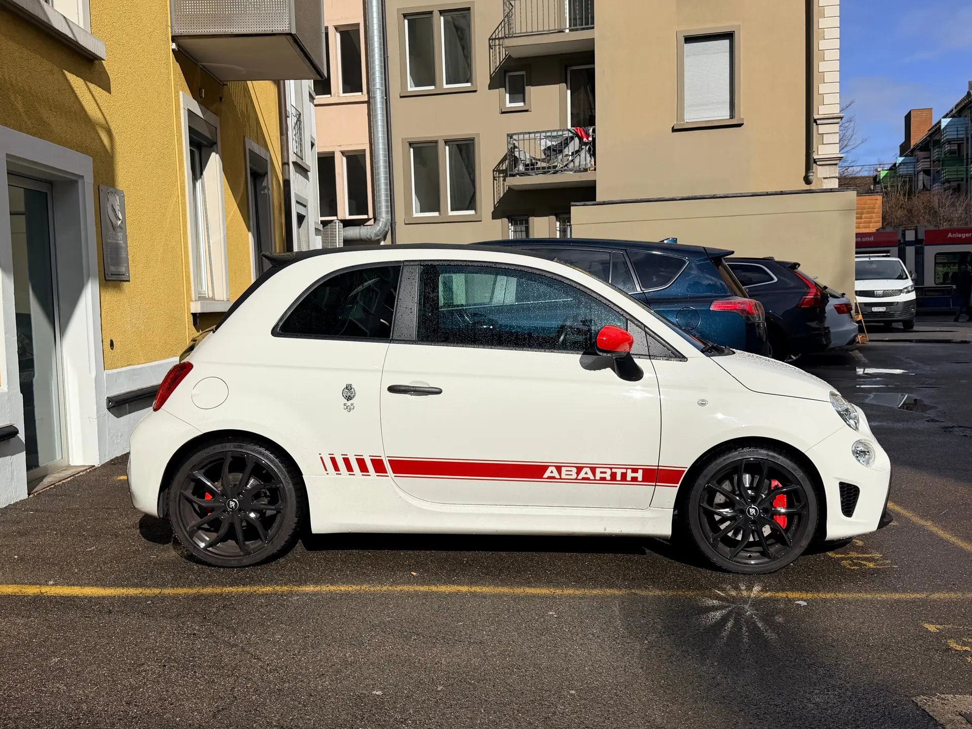 Fiat 595 Abarth Cabriolet — 180 ch purs, 27'000 km, état impeccable — Außenansicht