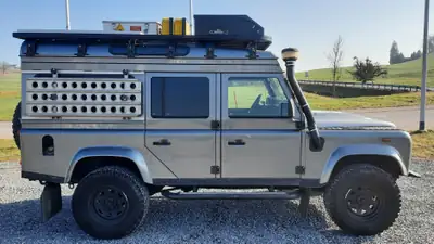 Land Rover Defender TD4 110 SW — L'incontournable des aventuriers, robustesse éprouvée — side view