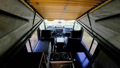Land Rover Defender TD4 110 SW — L'incontournable des aventuriers, robustesse éprouvée — Thumbnail 9