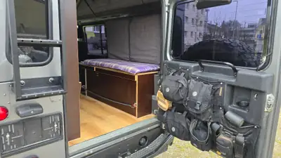 Land Rover Defender TD4 110 SW — L'incontournable des aventuriers, robustesse éprouvée — Thumbnail 8