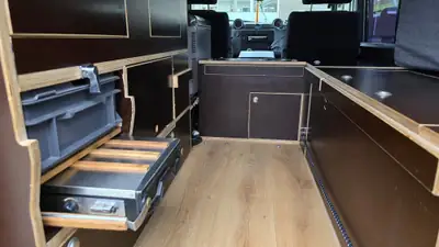 Land Rover Defender TD4 110 SW — L'incontournable des aventuriers, robustesse éprouvée — Thumbnail 15