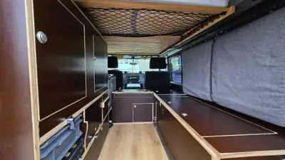 Land Rover Defender TD4 110 SW — L'incontournable des aventuriers, robustesse éprouvée — Thumbnail 16