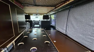 Land Rover Defender TD4 110 SW — L'incontournable des aventuriers, robustesse éprouvée — Thumbnail 17