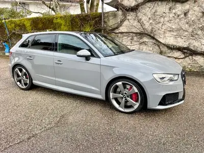 Audi RS3 2.5 TSI quattro — Berline sportive haute performance, 190 000 km — côté