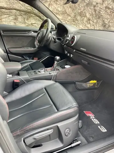Audi RS3 2.5 TSI quattro — Berline sportive haute performance, 190 000 km — tableau de bord