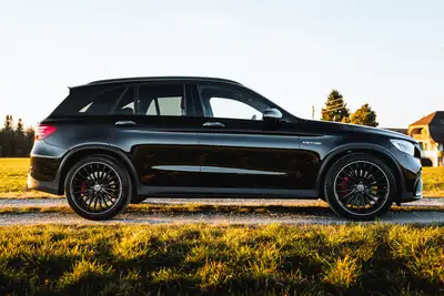 Mercedes-Benz GLC 63 S AMG 4Matic+ — 510 ch de performance pure, très peu kilométré — Miniatura 7