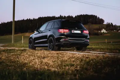 Mercedes-Benz GLC 63 S AMG 4Matic+ — 510 ch de performance pure, très peu kilométré — Miniatura 9