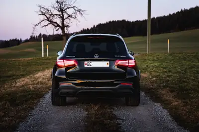 Mercedes-Benz GLC 63 S AMG 4Matic+ — 510 ch de performance pure, très peu kilométré — Miniatura 8