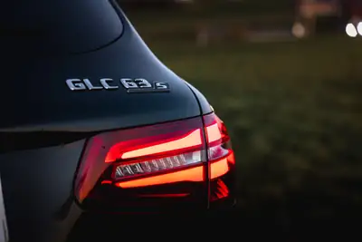 Mercedes-Benz GLC 63 S AMG 4Matic+ — 510 ch de performance pure, très peu kilométré — Miniatura 11