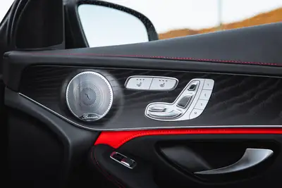 Mercedes-Benz GLC 63 S AMG 4Matic+ — 510 ch de performance pure, très peu kilométré — Miniatura 14