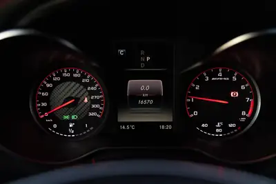 Mercedes-Benz GLC 63 S AMG 4Matic+ — 510 ch de performance pure, très peu kilométré — Miniatura 18