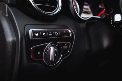 Mercedes-Benz GLC 63 S AMG 4Matic+ — 510 ch de performance pure, très peu kilométré — Miniatura 19
