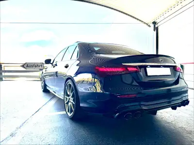 Mercedes-Benz E 53 AMG — Berline sportive 435 ch, hybride essence 4Matic+ — vue extérieure