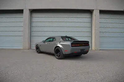 Dodge Challenger Demon 170 — Muscle-car ultime 1025 ch, roues carbone d'usine, faible kilométrage — Miniature 8