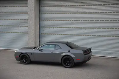 Dodge Challenger Demon 170 — Muscle-car ultime 1025 ch, roues carbone d'usine, faible kilométrage — Miniature 12