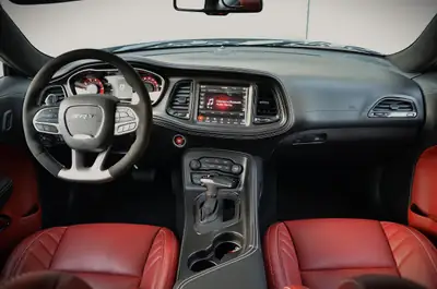 Dodge Challenger Demon 170 — Muscle-car ultime 1025 ch, roues carbone d'usine, faible kilométrage — Miniature 13