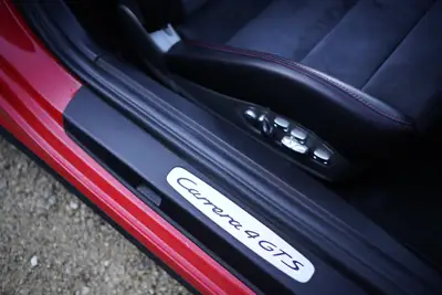Porsche 911 Carrera 4 GTS PDK — Coupé sportif légendaire, 114'000 km, certification Porsche — Miniature 12