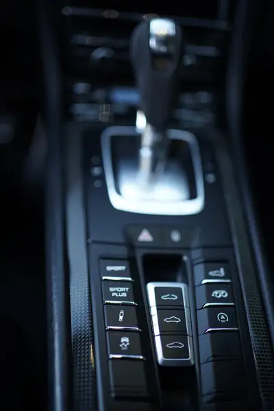 Porsche 911 Carrera 4 GTS PDK — Coupé sportif légendaire, 114'000 km, certification Porsche — Miniature 19