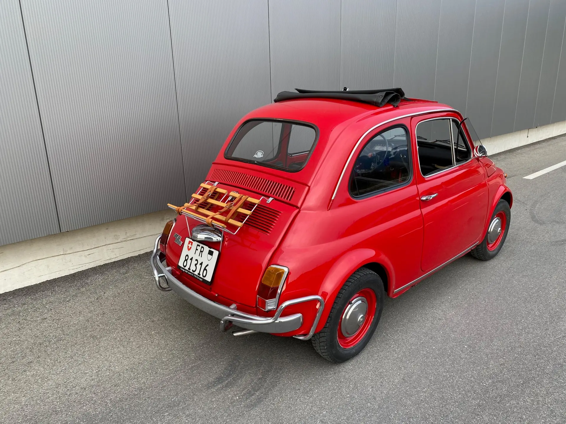FIAT 500L — Citadine familiale rétro des années 70, kilométrage modéré — vista esterna