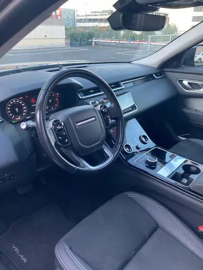 Range Rover Velar D 180 — SUV premium diesel, 79 500 km seulement — intérieur