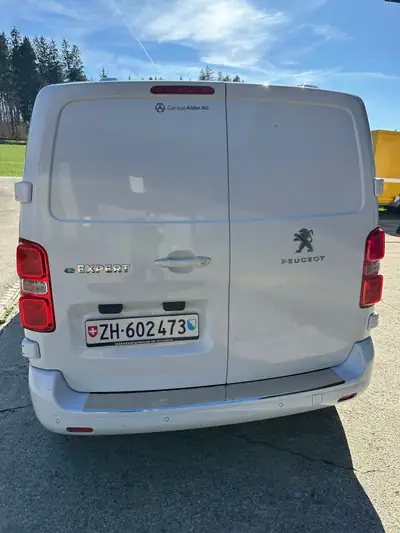 Peugeot Expert 75 kWh Standard — Utilitaire électrique 2024, 6250 km seulement — fianco