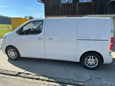 Peugeot Expert 75 kWh Standard — Utilitaire électrique 2024, 6250 km seulement — vista esterna