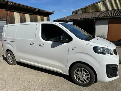 Peugeot Expert 75 kWh Standard — Utilitaire électrique 2024, 6250 km seulement — vista posteriore