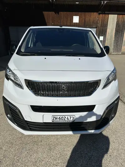 Peugeot Expert 75 kWh Standard — Utilitaire électrique 2024, 6250 km seulement — interni