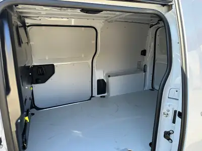 Peugeot Expert 75 kWh Standard — Utilitaire électrique 2024, 6250 km seulement — Miniatura 8