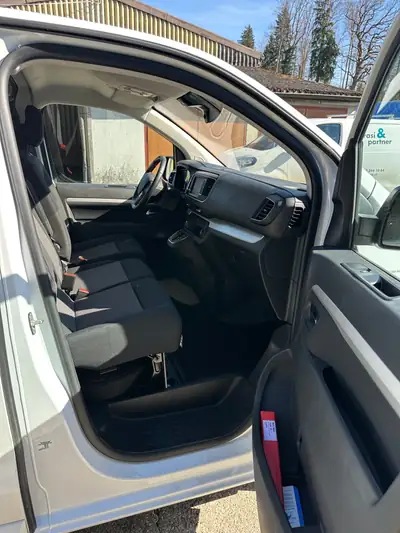Peugeot Expert 75 kWh Standard — Utilitaire électrique 2024, 6250 km seulement — Miniatura 7