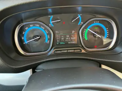 Peugeot Expert 75 kWh Standard — Utilitaire électrique 2024, 6250 km seulement — Miniatura 10