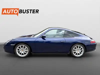 Porsche 911 Carrera 4 2004 — Coupé sportif mythique, 320 ch et 8 pneus — côté