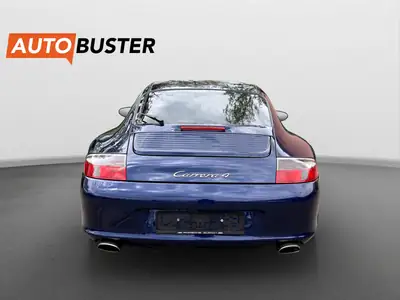 Porsche 911 Carrera 4 2004 — Coupé sportif mythique, 320 ch et 8 pneus — intérieur