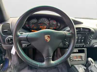 Porsche 911 Carrera 4 2004 — Coupé sportif mythique, 320 ch et 8 pneus — Miniature 12