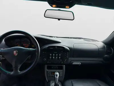 Porsche 911 Carrera 4 2004 — Coupé sportif mythique, 320 ch et 8 pneus — Miniature 11