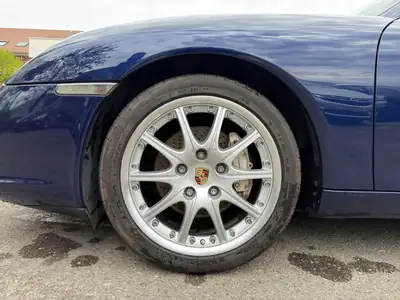 Porsche 911 Carrera 4 2004 — Coupé sportif mythique, 320 ch et 8 pneus — Miniature 13