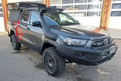 Toyota HiLux 2.4 D-4D 4x4 Comfort — Pick-up robuste, 3339 km, finitions premium — côté