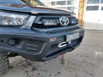 Toyota HiLux 2.4 D-4D 4x4 Comfort — Pick-up robuste, 3339 km, finitions premium — Miniature 9