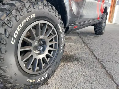 Toyota HiLux 2.4 D-4D 4x4 Comfort — Pick-up robuste, 3339 km, finitions premium — Miniature 10