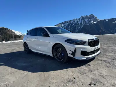 BMW M135i xDrive M Sport — Berline haute performance, full options M-Performance — vue extérieure