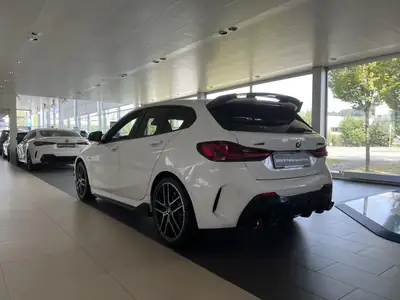 BMW M135i xDrive M Sport — Berline haute performance, full options M-Performance — tableau de bord