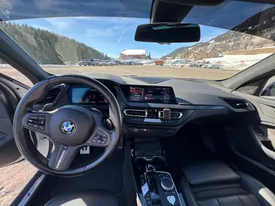 BMW M135i xDrive M Sport — Berline haute performance, full options M-Performance — détail
