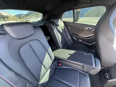 BMW M135i xDrive M Sport — Berline haute performance, full options M-Performance — Miniature 14