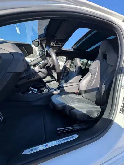 BMW M135i xDrive M Sport — Berline haute performance, full options M-Performance — Miniature 20